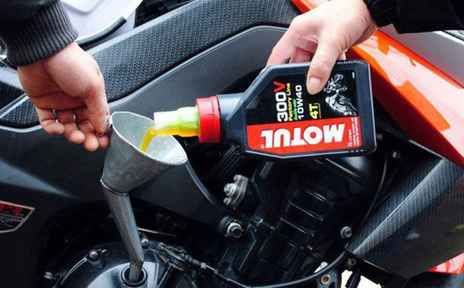 Đổ dầu nhớt mới đúng cách để đảm bảo động cơ hoạt động tối ưu