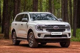 Ford Everest chinh phục mọi địa hình, khẳng định vị thế trong top mẫu SUV bán chạy 2025.