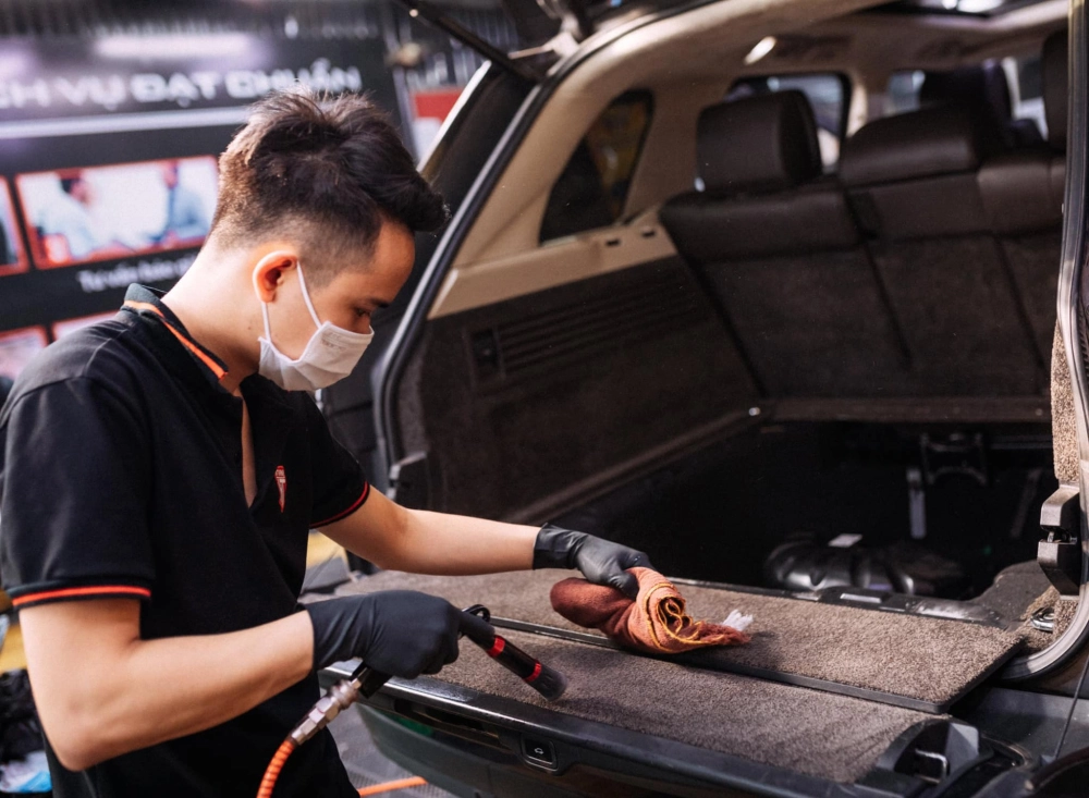 Vệ sinh cốp giữ không gian lưu trữ luôn sạch sẽ