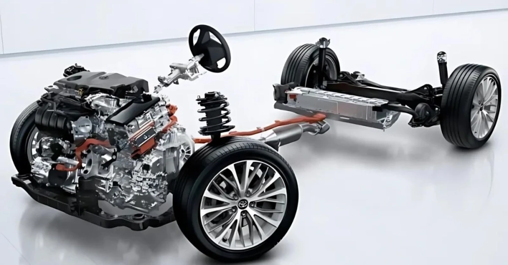Động cơ hybrid kết hợp xăng và điện, mang lại trải nghiệm lái êm ái với công nghệ hybrid trên ô tô