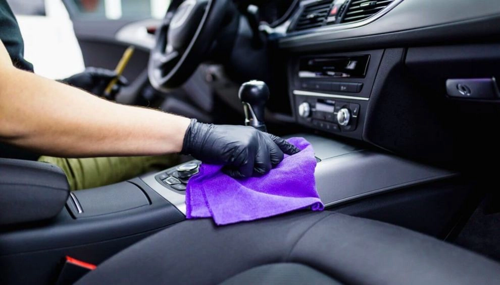 Khăn microfiber là “người hùng thầm lặng” trong việc chăm sóc nội thất ô tô