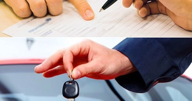 Một người đang ký hợp đồng mua xe trả góp tại đại lý ô tô, thể hiện sự tự tin và quyết đoán