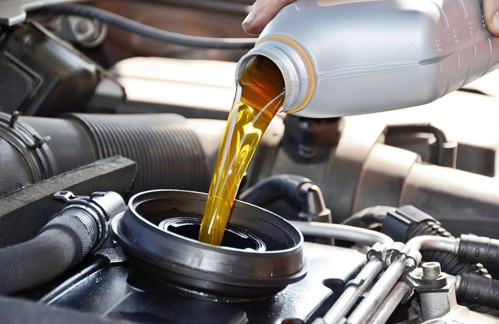 Đổ dầu đúng mức giúp động cơ hoạt động ổn định