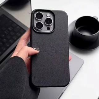  Ốp lưng điện thoại đẹp với thiết kế thời thượng, phù hợp Gen Z