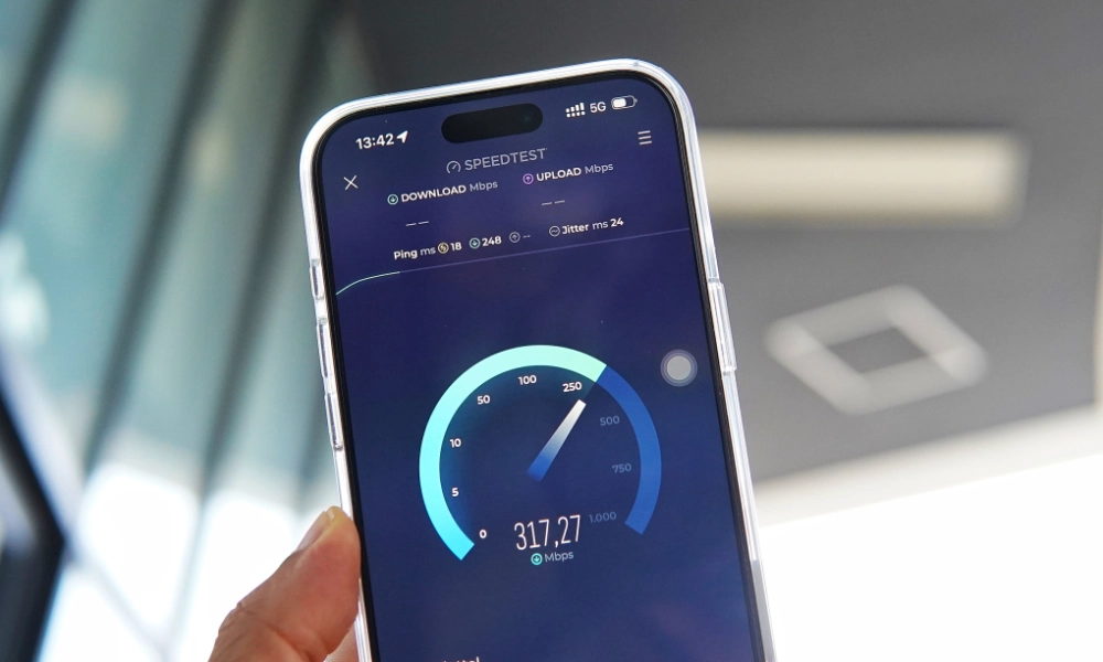 Mạng 5G đang trên điện thoại di động, tốc độ kết nối siêu nhanh