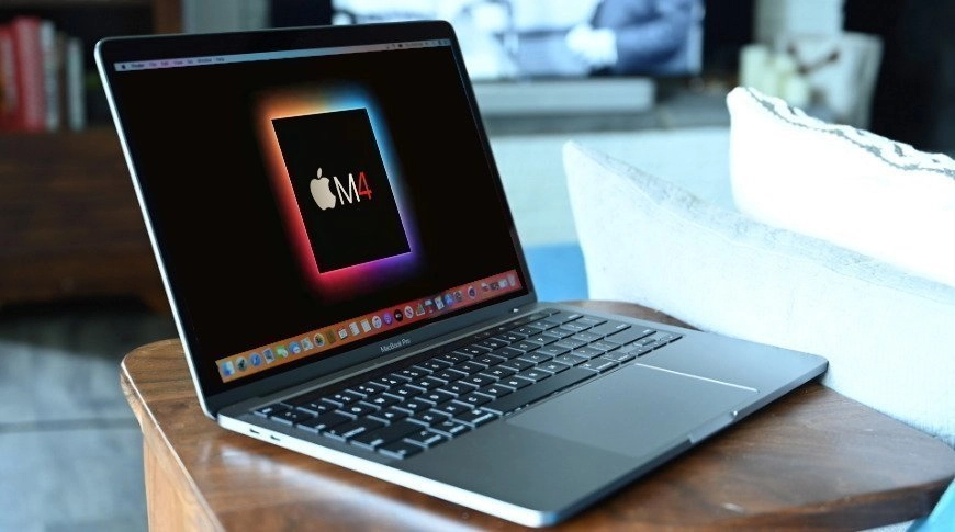 MacBook Pro M4 với pin 18 giờ, làm việc cả ngày không lo sạc!