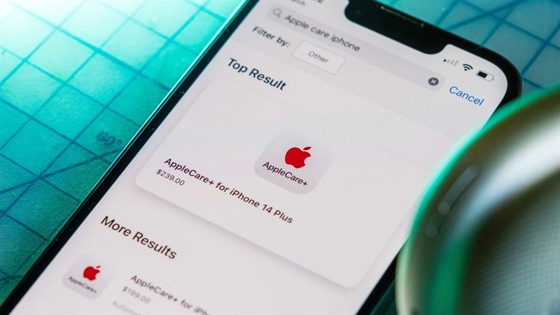 Biểu tượng huy hiệu bảo hành lợi ích khi mua iPhone tại Việt Nam.