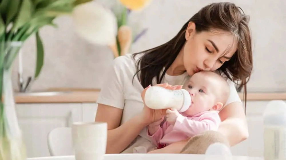 Cách cai sữa cho bé an toàn.
