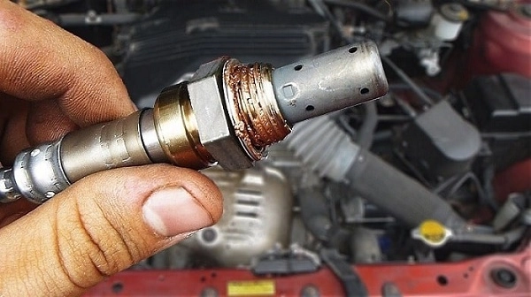 Cảm biến oxy lỗi đèn Check Engine bật sáng