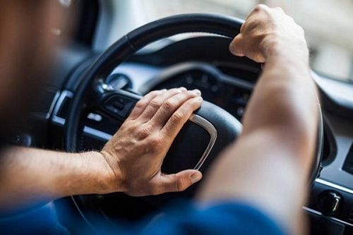 Khắc phục tình trạng vô lăng nặng ngay tại gara