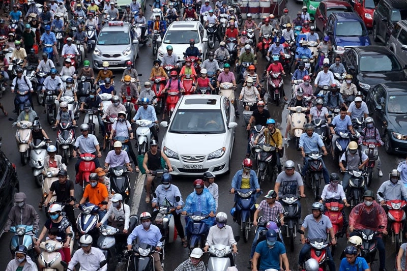 Hà Nội cấm ô tô xe máy chạy bằng xăng từ 2026, ảnh hưởng lớn đến người dân nội đô và lao động thu nhập thấp