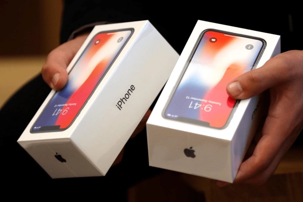 Hộp iPhone chính hãng VNA và hộp iPhone xách tay sự khác biệt về nguồn gốc iPhone.