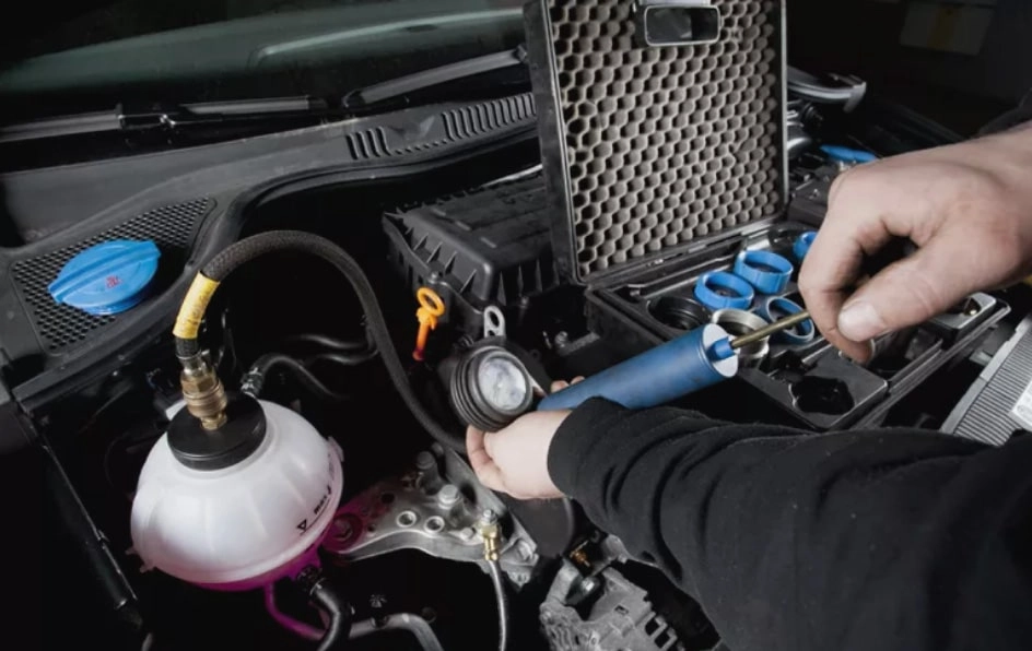 Đèn check engine sáng cần kiểm tra hệ thống làm mát