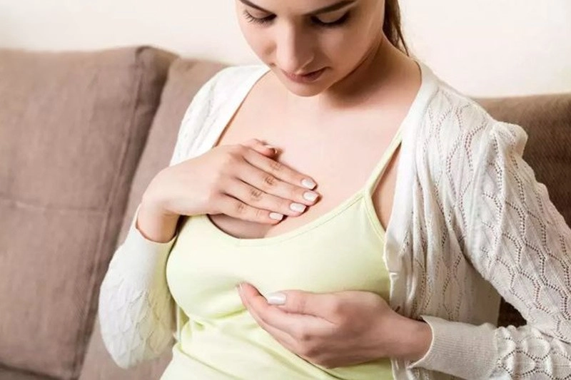 Kinh nghiệm cai sữa cho bé khi xử lý căng sữa.