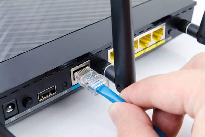 Lỗi mạng dây máy tính xuất hiện khi cổng LAN bị lỏng lẻo hoặc bám bụi