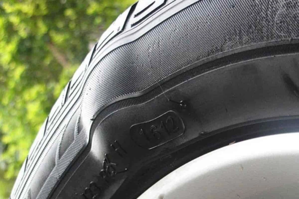 Phồng lốp là dấu hiệu lốp sắp phát nổ