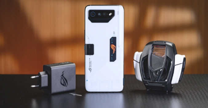  ROG Phone là đỉnh cao điện thoại gaming với tản nhiệt và phụ kiện