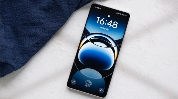 Màn hình AMOLED OPPO Find X7 siêu sáng, siêu nét.