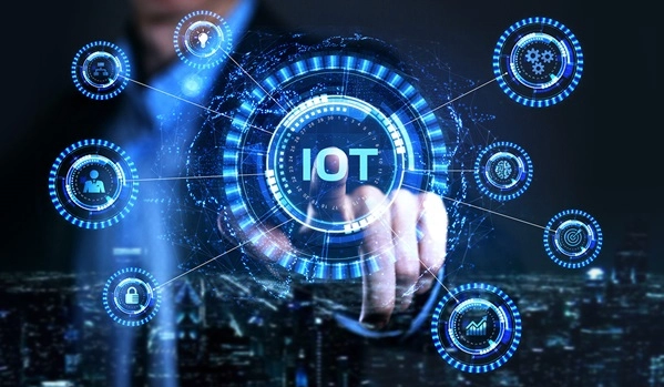 IoT là mạng lưới kết nối các thiết bị thông minh.