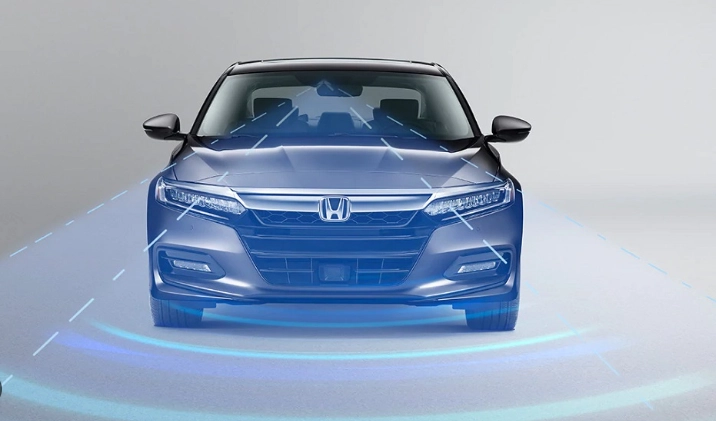 Trải nghiệm lái xe với Honda Sensing với đèn pha AHB.