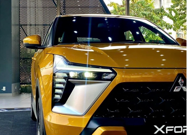 Phân tích công nghệ đèn pha LED ma trận trên Mitsubishi Xforce thiết kế T-shape.