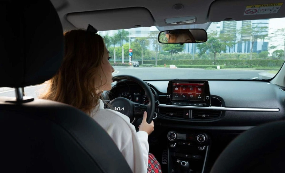 Hệ thống giải trí Kia Morning 2025 với màn hình 8 inch.