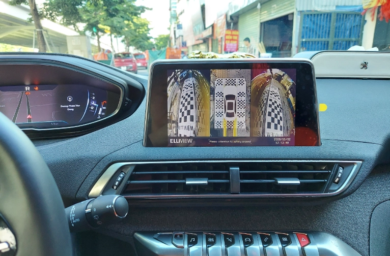 Camera 360 Peugeot 408 hỗ trợ đỗ xe an toàn.