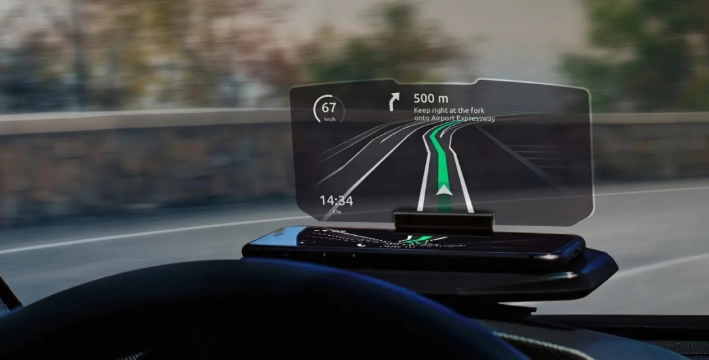 Hệ thống HUD xe hơi thông minh hỗ trợ định vị GPS.