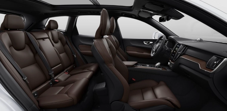 Volvo với thiết kế ghế lái ô tô công thái học giúp nâng đỡ và bảo vệ cột sống người lái.
