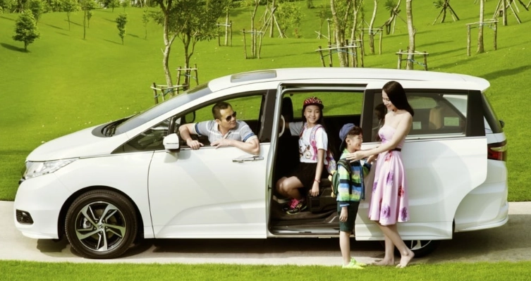 Xe MPV 7 chỗ giá rẻ với không gian rộng rãi, tiết kiệm nhiên liệu.