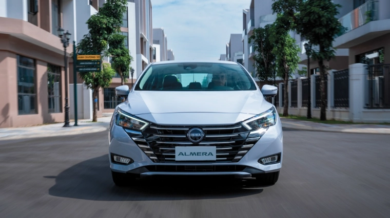 Nissan Almera với điều hòa tự động hai vùng.