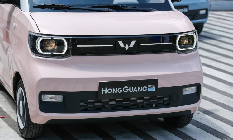 Thiết kế ngoại thất Wuling trẻ trung với đèn LED hiện đại.