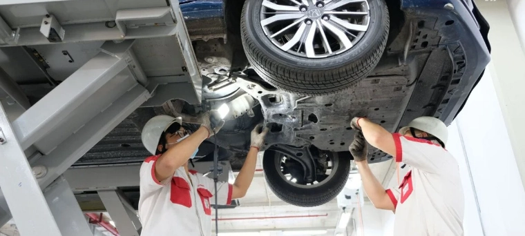 Kiểm tra áp suất và độ mòn lốp xe điện thường xuyên.