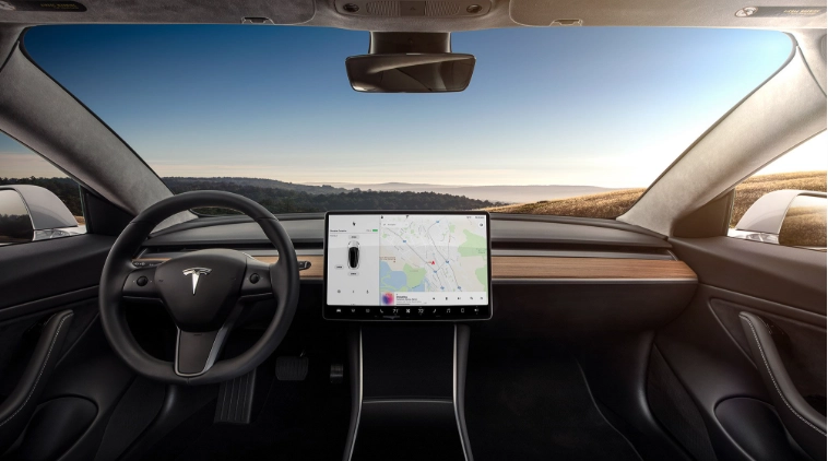 Màn hình Tesla tích hợp nhiều chức năng thông minh.