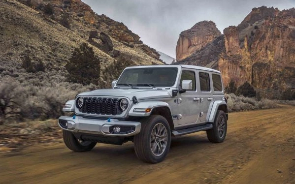 Xe Jeep chinh phục mọi địa hình với công nghệ off-road.