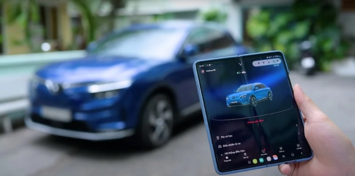 Ứng dụng VinFast cung cấp nhiều tiện ích điều khiển xe hơi thông minh.
