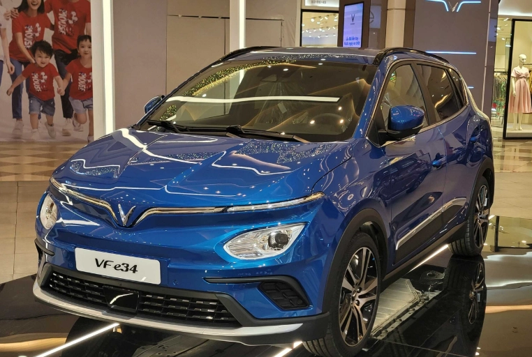 Hệ thống an toàn ADAS trên xe giá rẻ tại showroom.