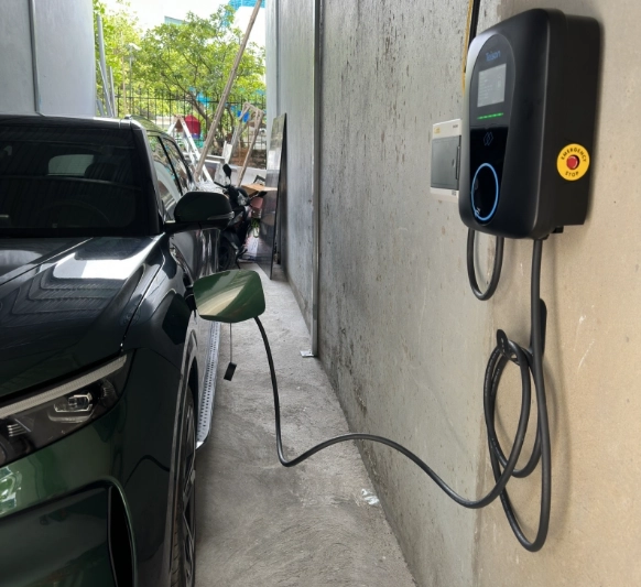 Sạc xe ô tô điện tại nhà để tiết kiệm thời gian.