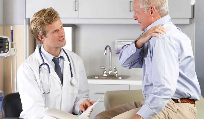Sự cần thiết của điều trị y tế khi mẹo chữa đau mỏi vai gáy không hiệu quả.