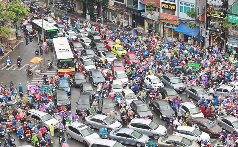 Chủ động tránh tắc đường giúp giảm hao xăng xe