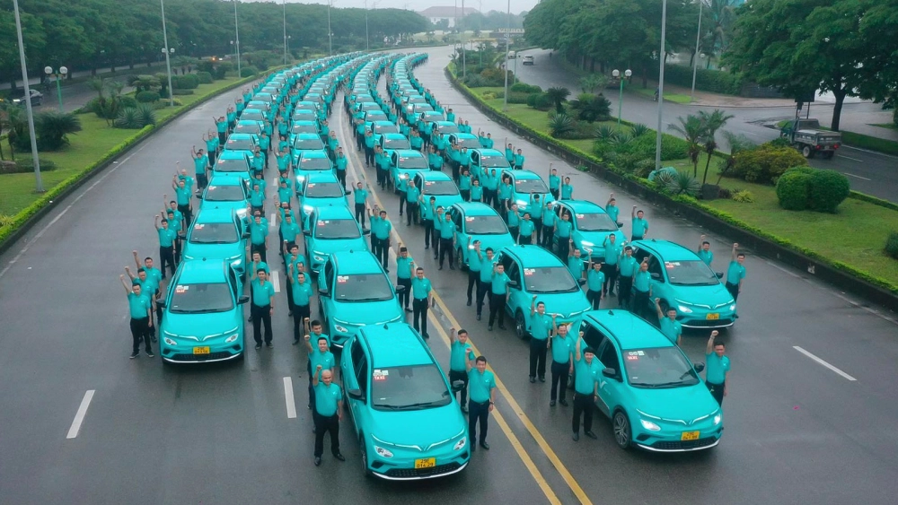 Dịch vụ taxi xe điện VinFast di chuyển thân thiện