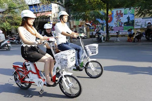 Xe đạp điện thời trang với thiết kế nhỏ gọn, phù hợp cho học sinh di chuyển đến trường