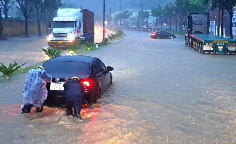 Tránh đi qua khu vực ngập sâu phòng xe hỏng động cơ.