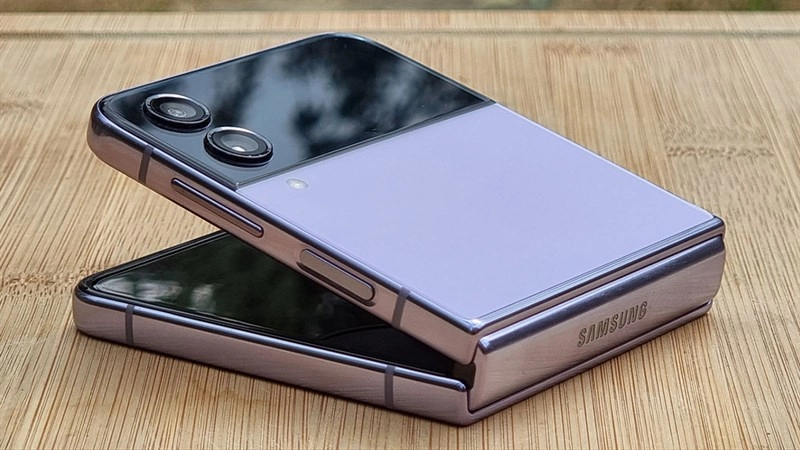 Galaxy Z Flip7 với màn hình phụ 4 inch, viền mỏng 1.2mm