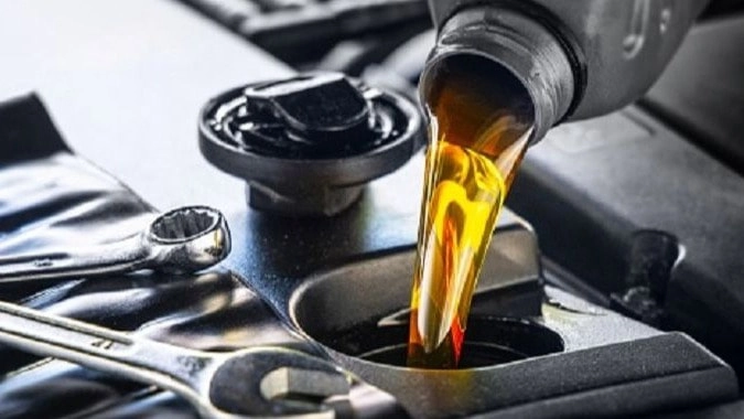 Một chai dầu nhớt chất lượng cao là bí quyết trong mẹo chọn dầu nhớt cho xe bền bỉ.