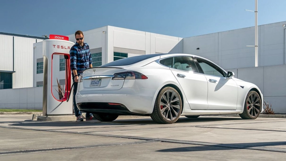 Thời gian sạc xe điện của Tesla có phần nhỉnh hơn nhờ công nghệ pin tiên tiến