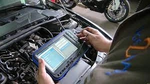 Máy chẩn đoán là công cụ không thể thiếu để kiểm tra lỗi động cơ ô tô chính xác.