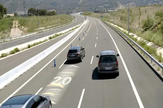 Adaptive Cruise Control là gì? Tăng tốc an toàn với công nghệ kiểm soát hành trình thích ứng
