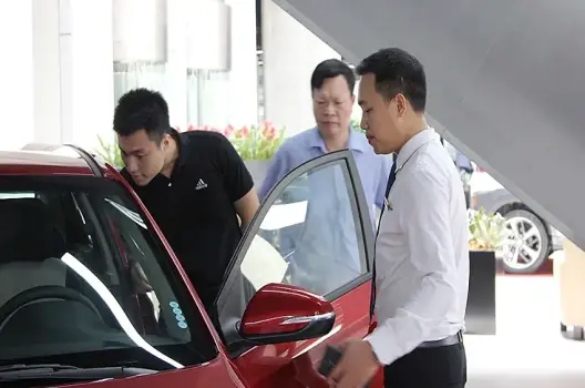 Mua Xe Cũ Tháng 7 Âm Lịch: 70% Người Mua Tiết Kiệm Được Tiền, Nhưng Có Rủi Ro Gì?