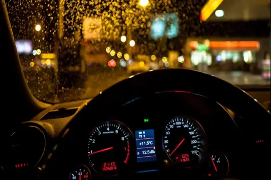 Kinh Nghiệm Lái Xe Ban Đêm: 10 Bí Quyết An Toàn Và Hiệu Quả